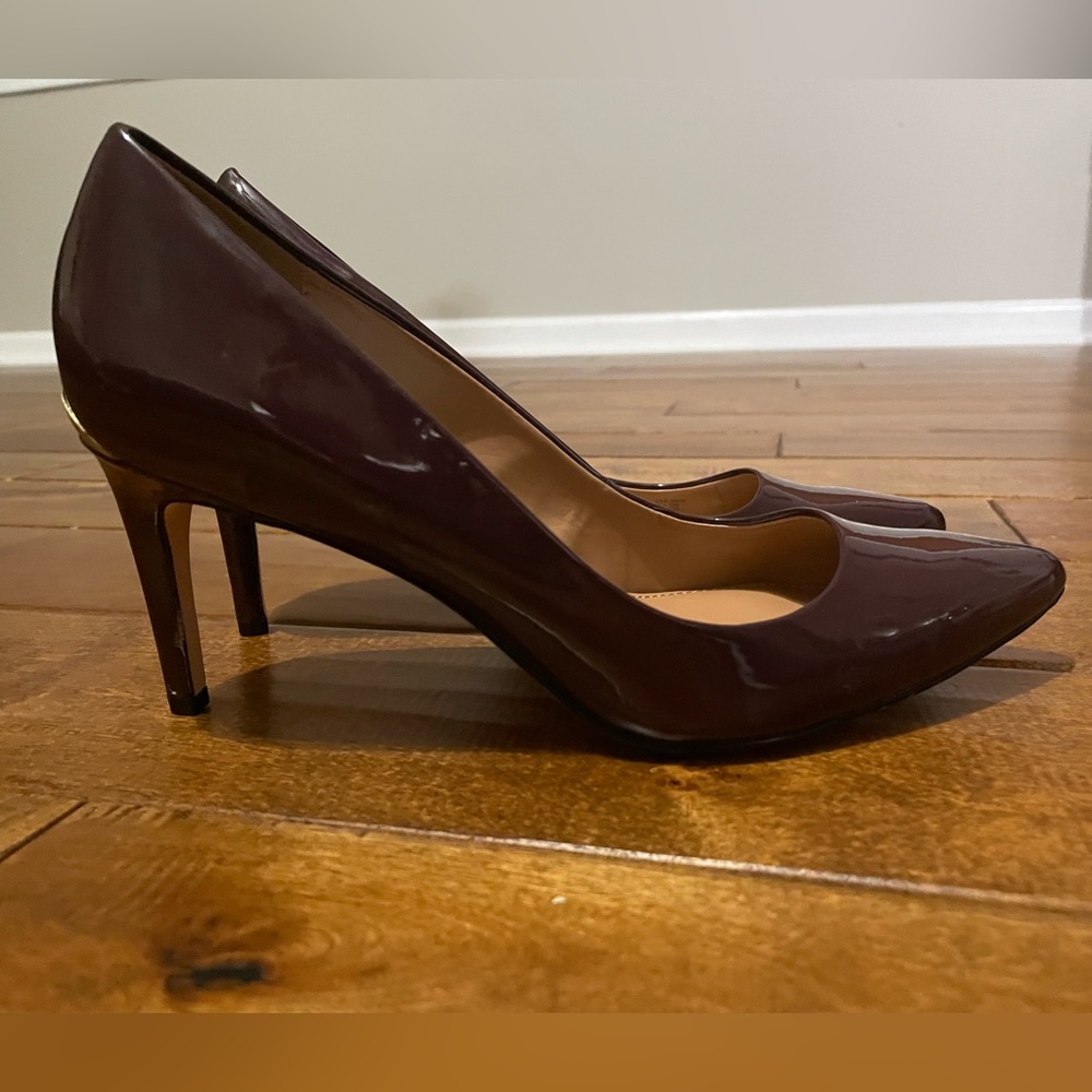 Burgundy pattern leather heels Size 9